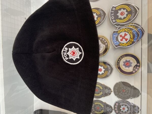 POLİS ARMALI SİYAH POLAR BERE