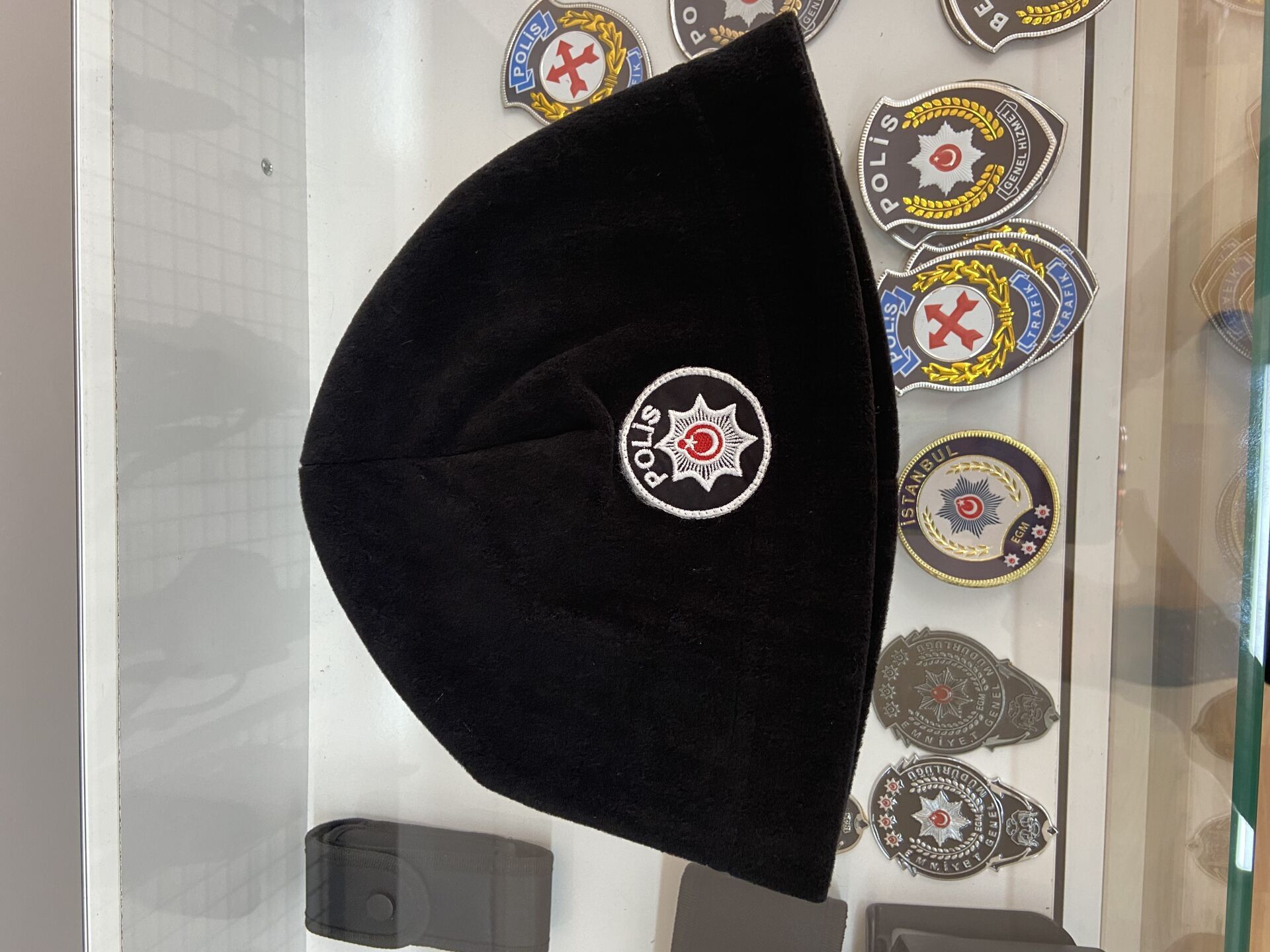 POLİS ARMALI SİYAH POLAR BERE